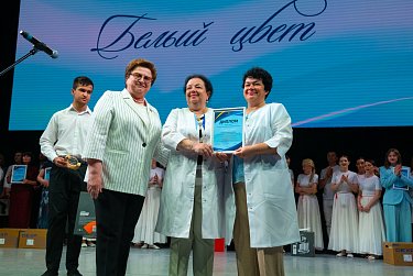 В Оренбурге наградили лучших артистов в белых халатах